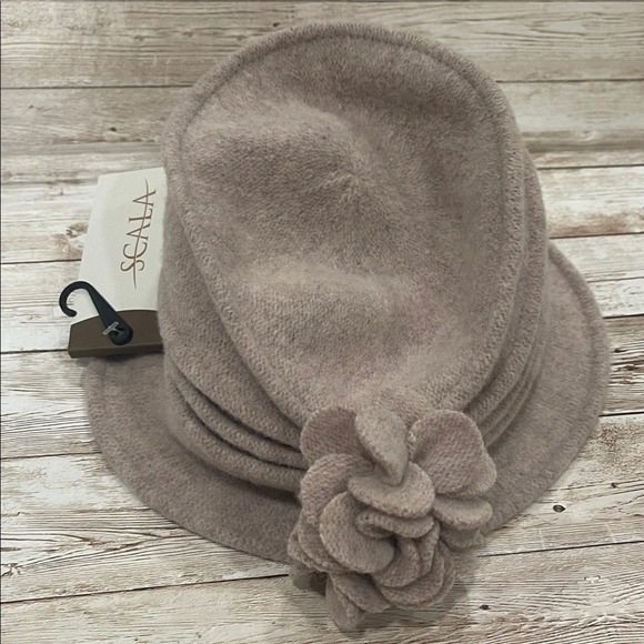 Scala Womens Taupe Wool Felt Packable Cloche Hat Floral Accent LW497 NEW - Picture 2 of 9